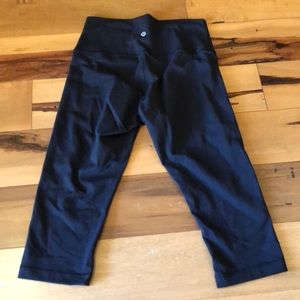 Lululemon Excellent condition capris size 8